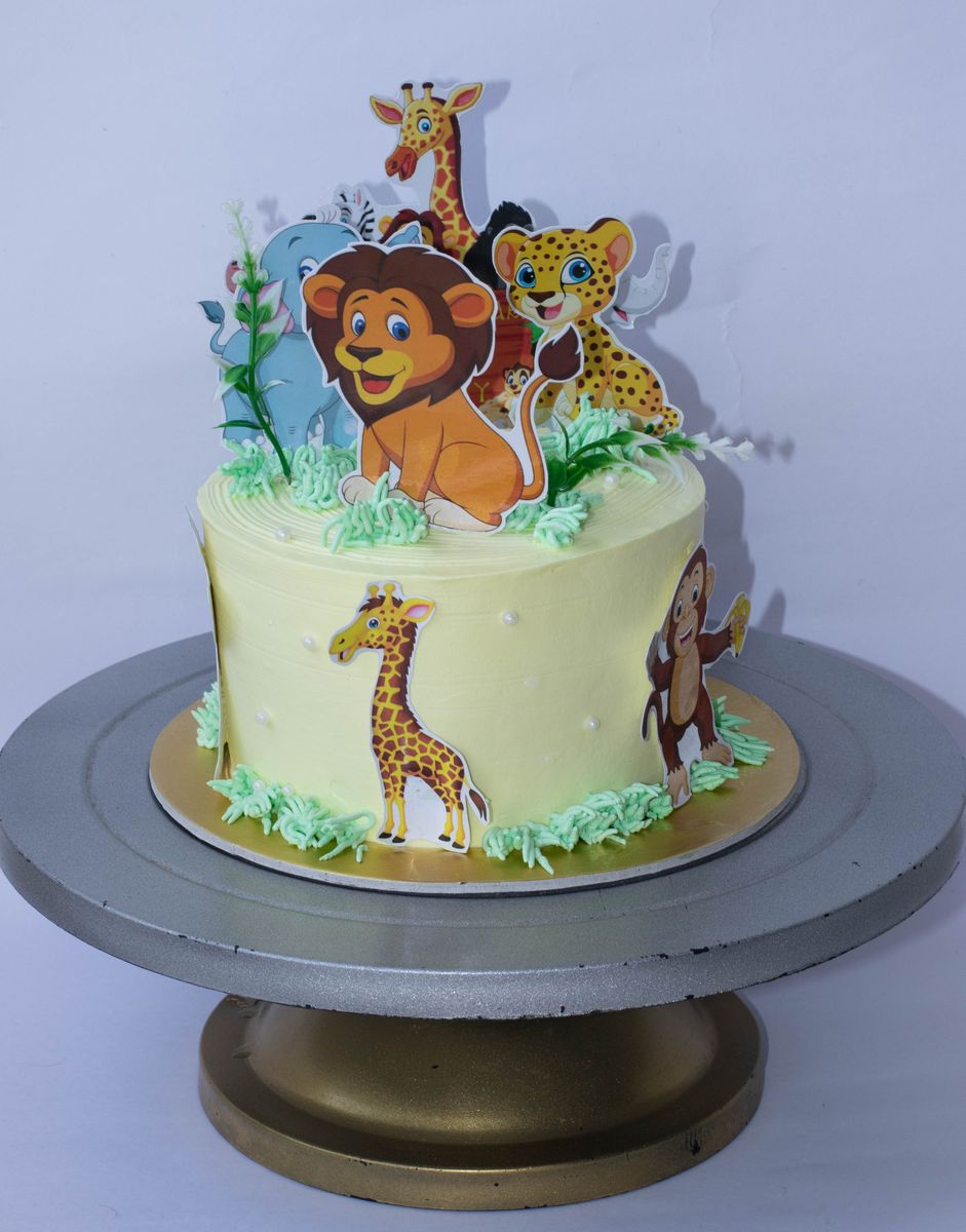 Creamy Delight Cake Creation