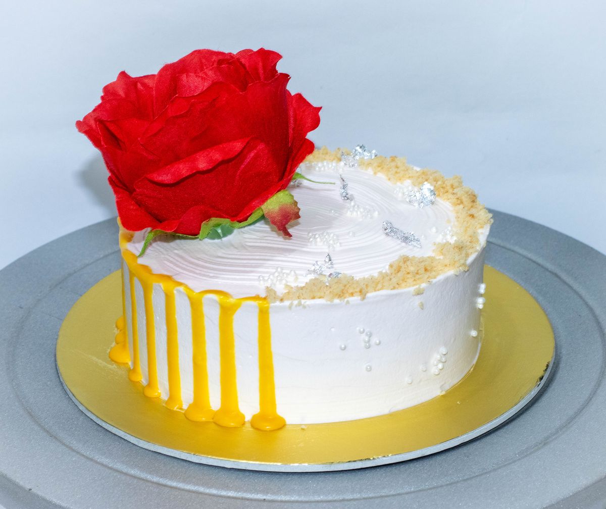 Creamy Delight Cake Creation