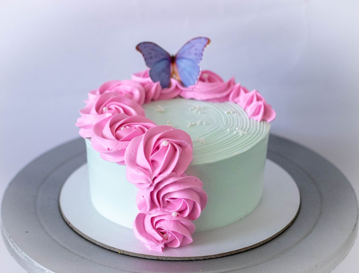 Creamy Delight Cake Creation