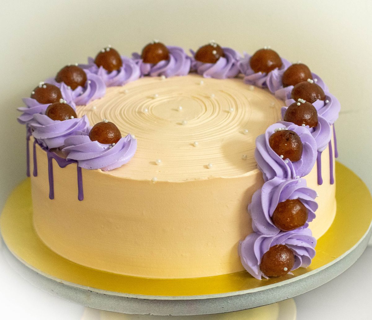 Creamy Delight Cake Creation