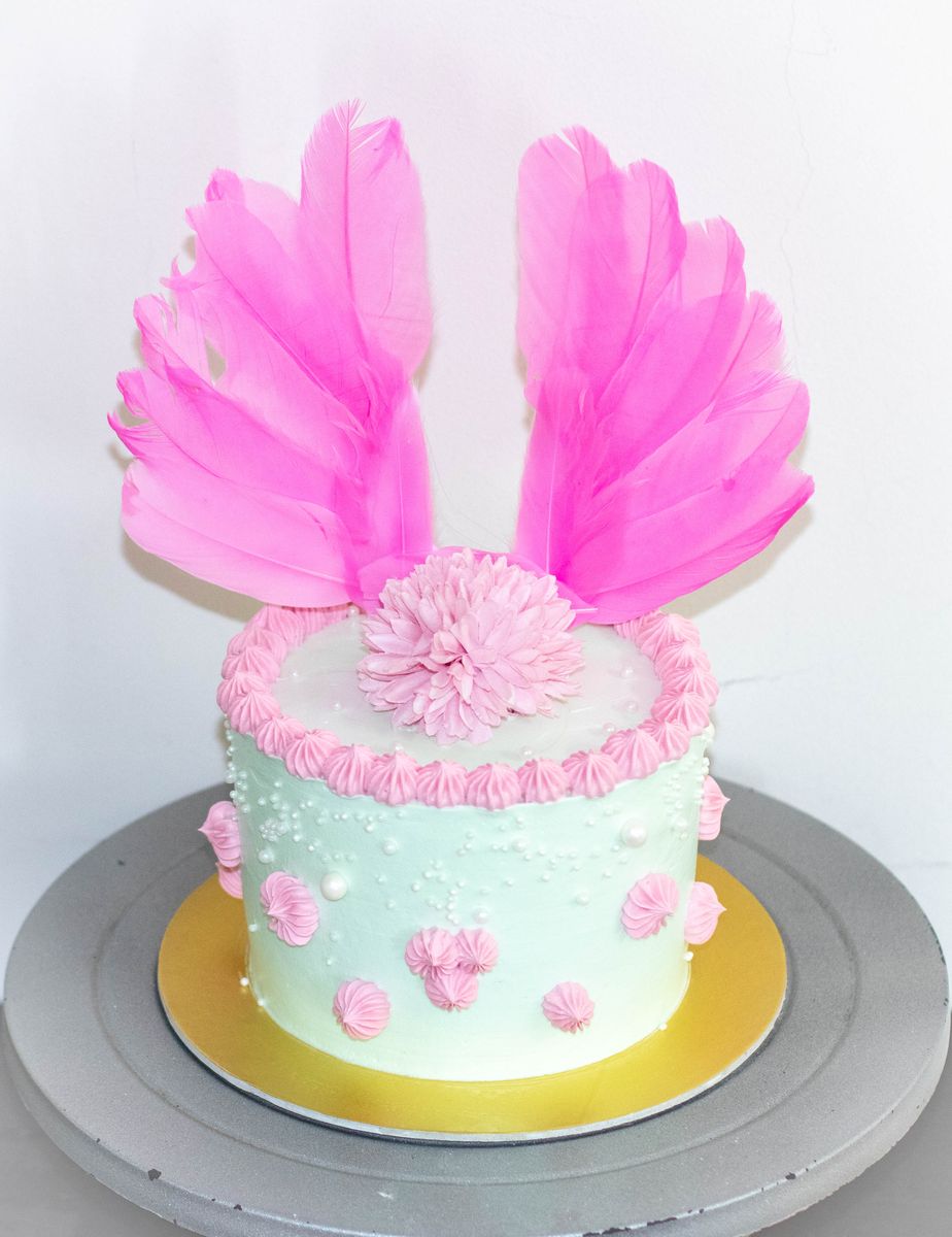 Creamy Delight Cake Creation