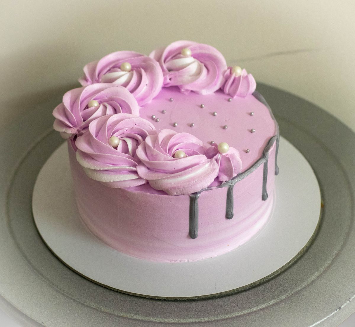 Creamy Delight Cake Creation