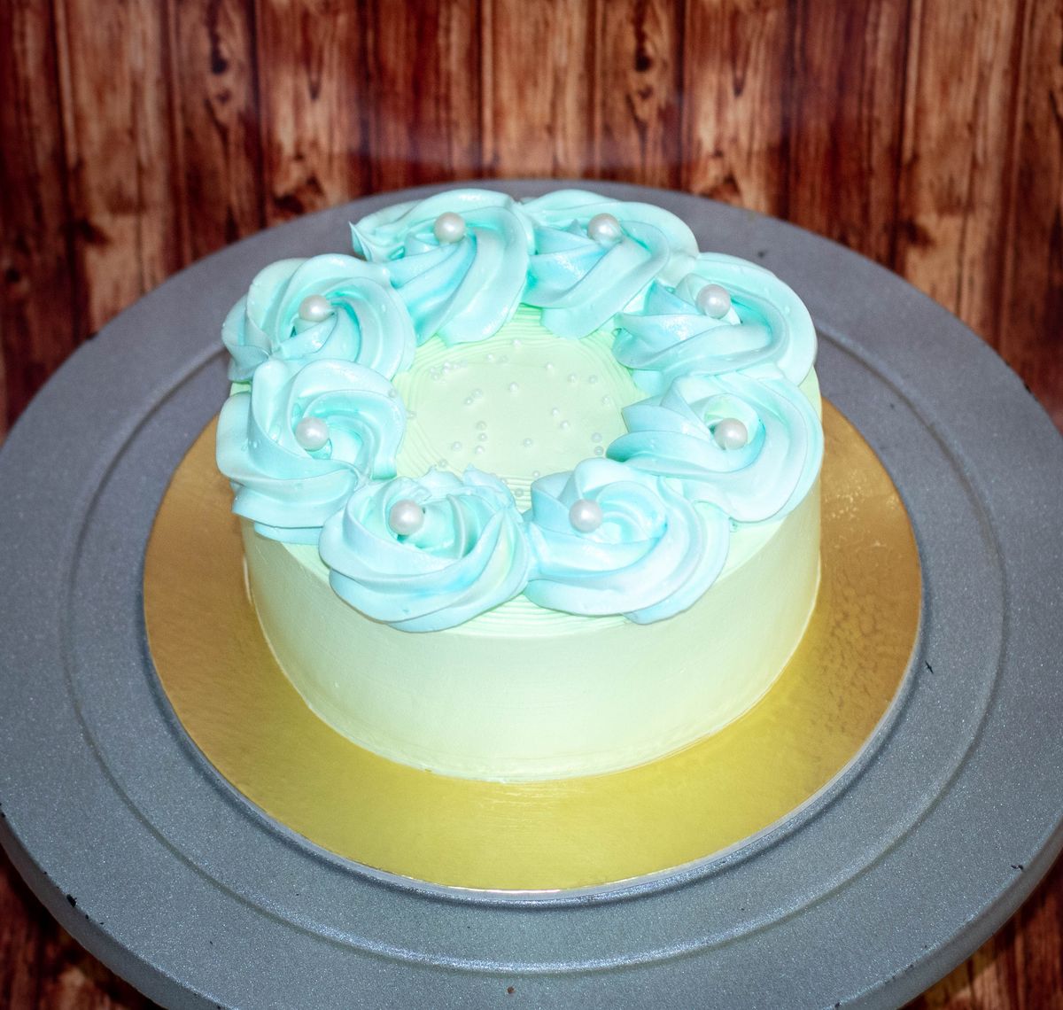 Creamy Delight Cake Creation