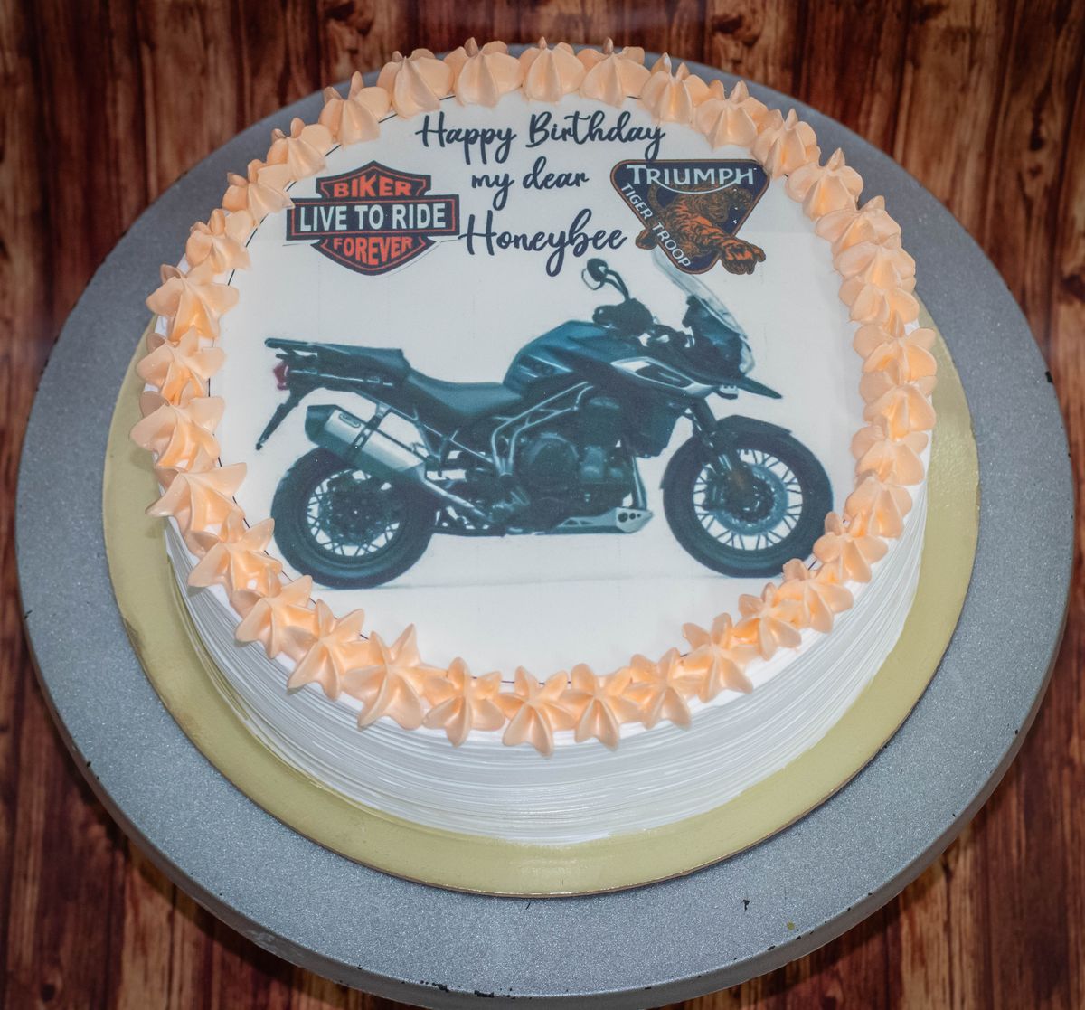 Creamy Delight Cake Creation