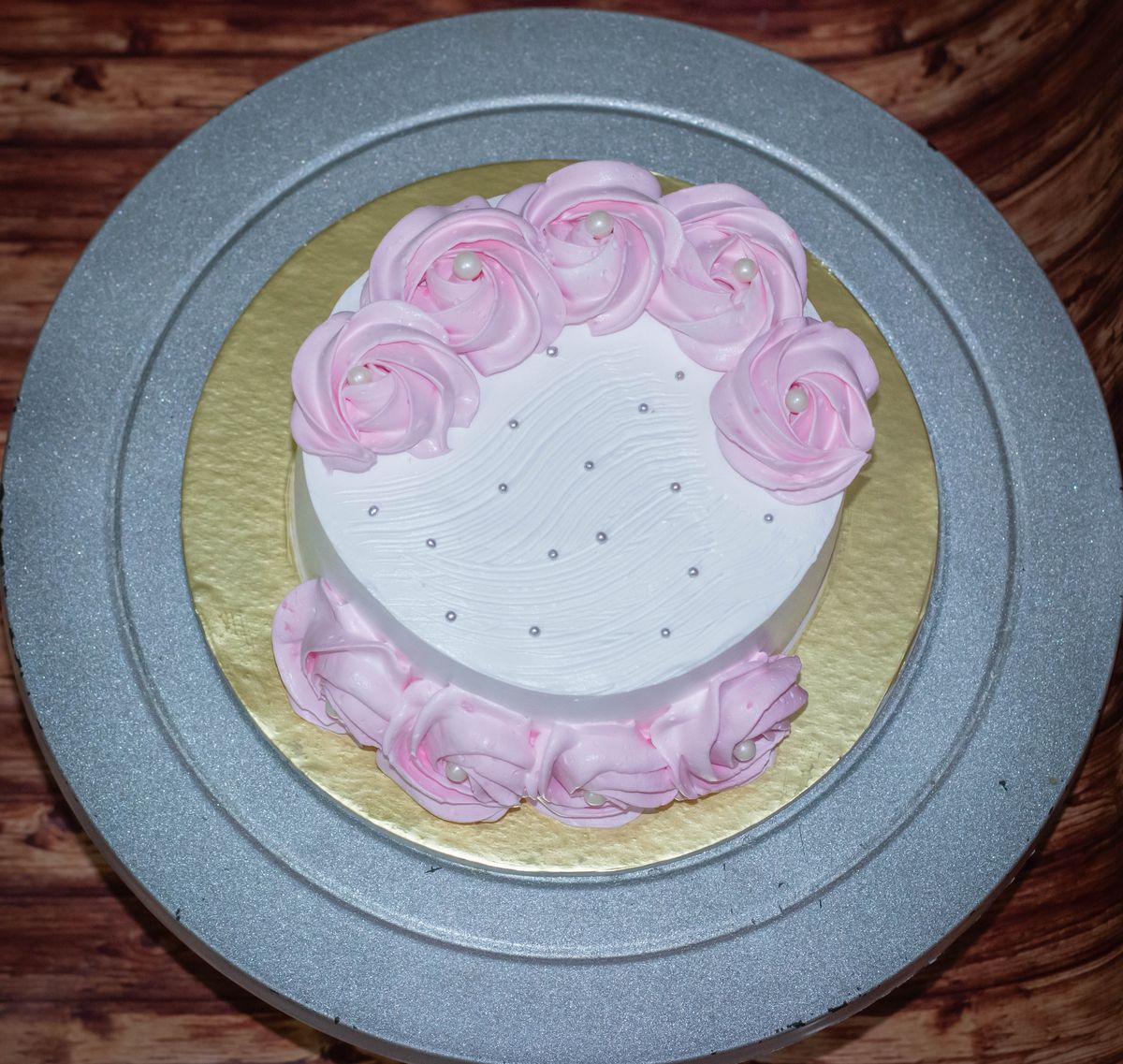 Creamy Delight Cake Creation