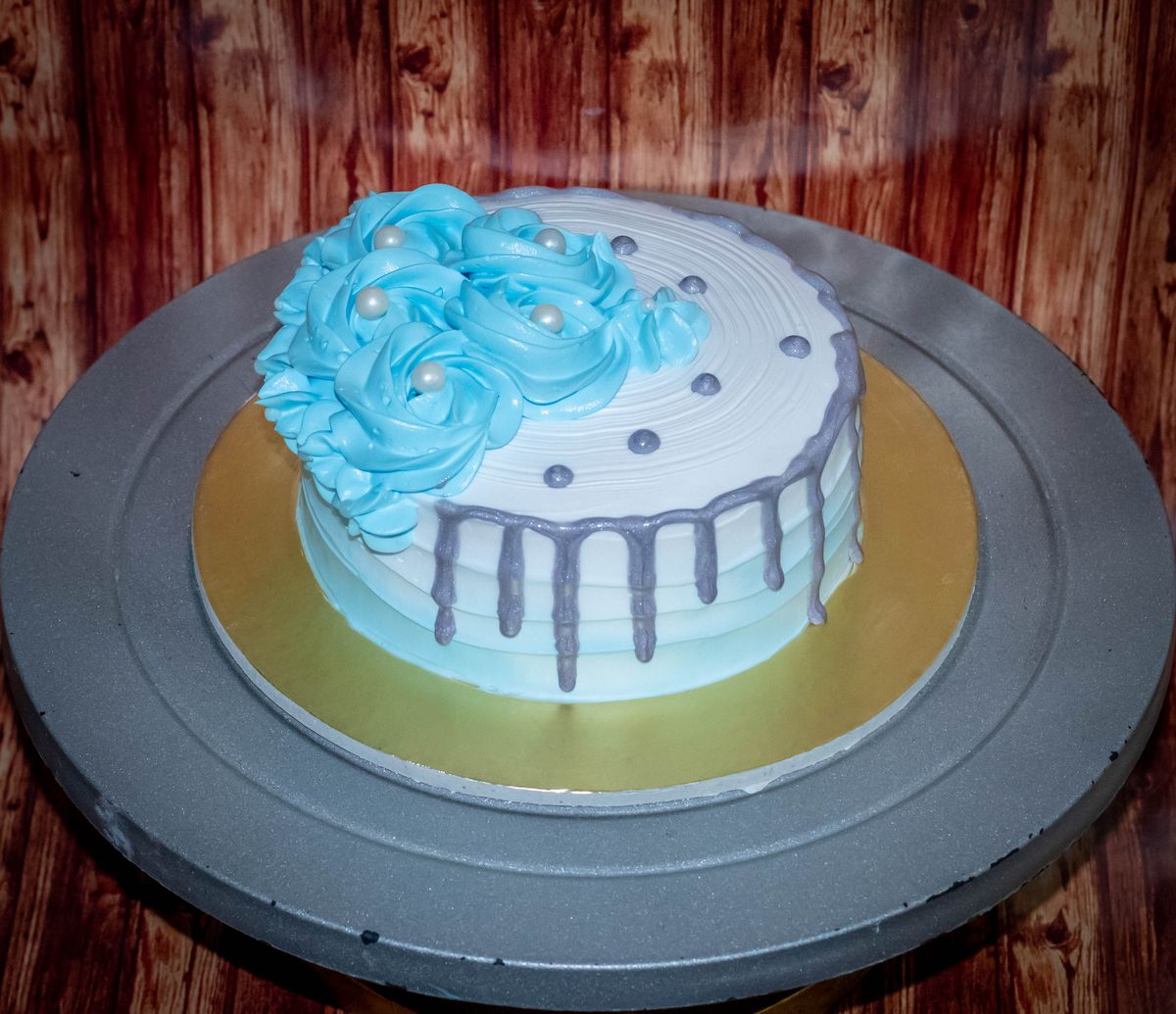 Creamy Delight Cake Creation