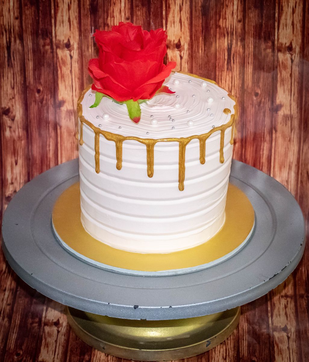 Creamy Delight Cake Creation