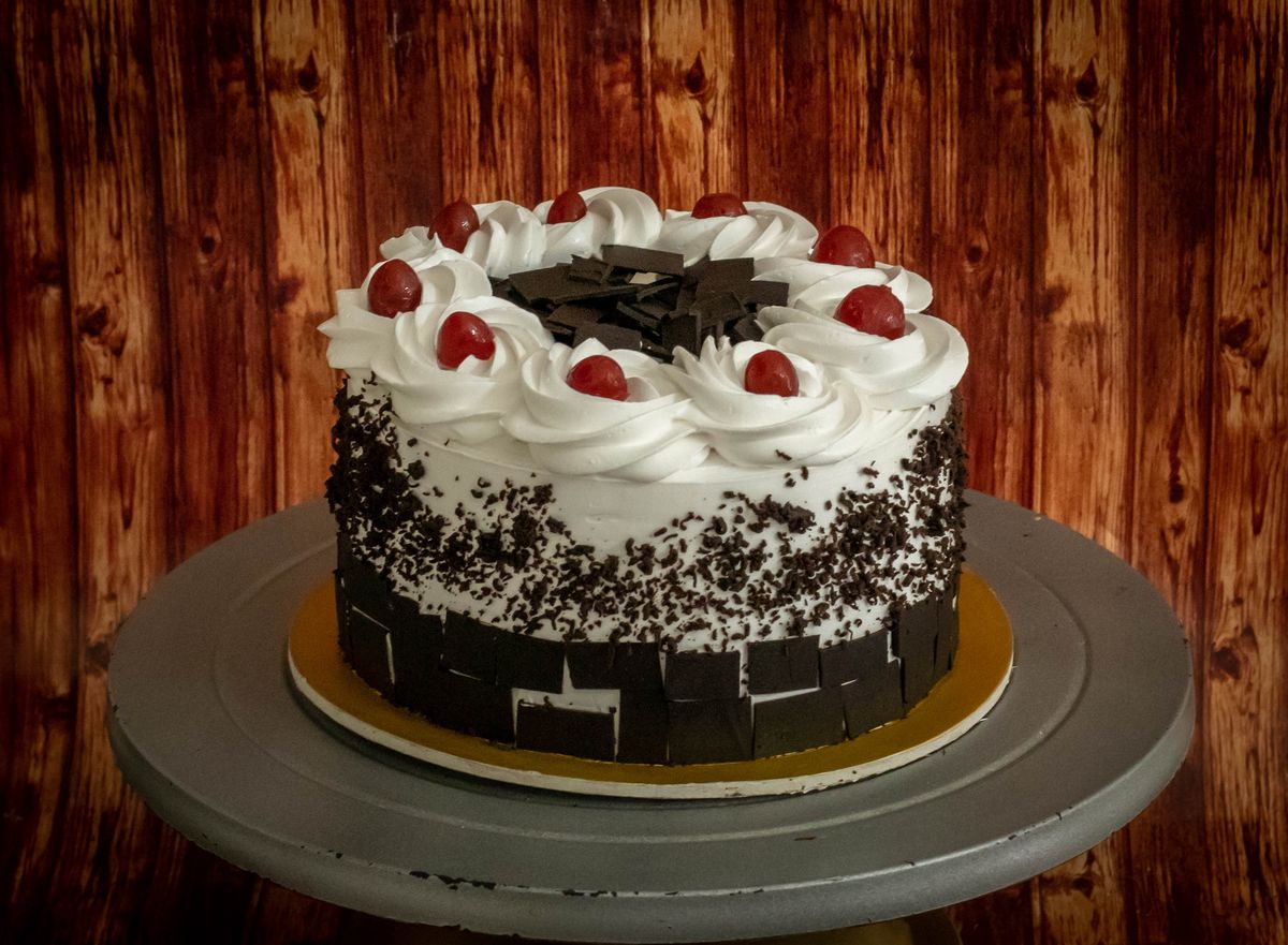 Creamy Delight Cake Creation
