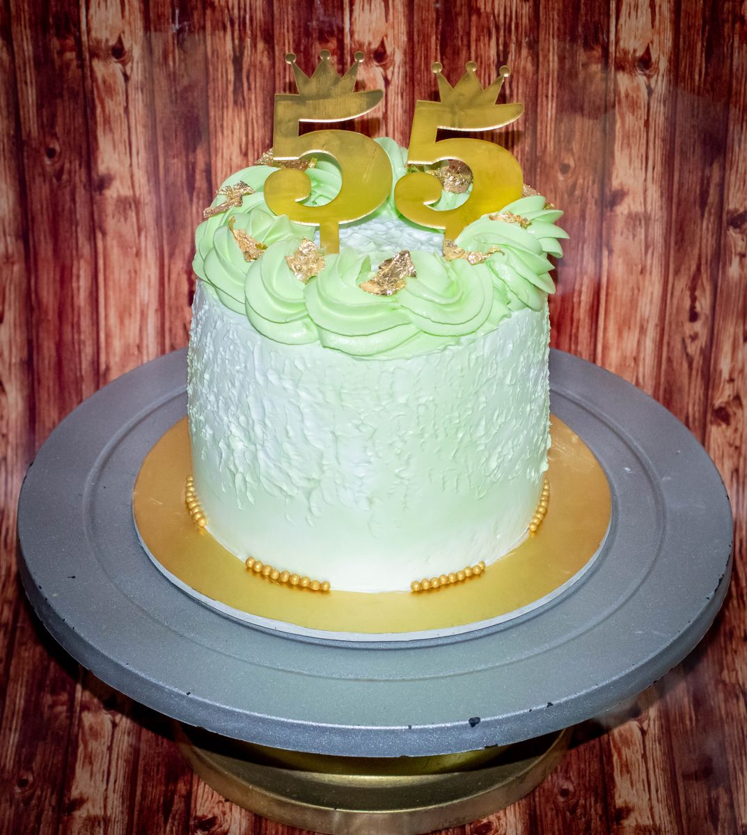 Creamy Delight Cake Creation