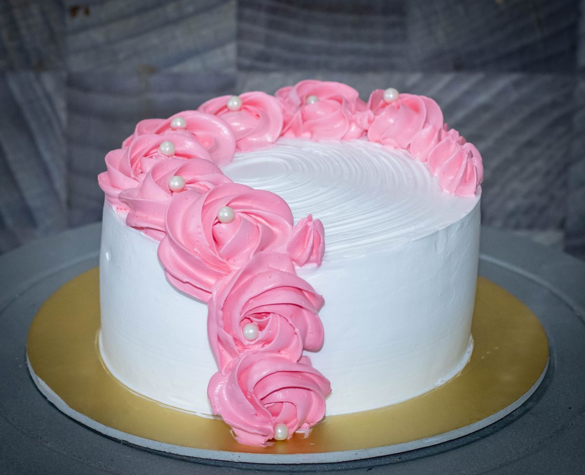 Creamy Delight Cake Creation