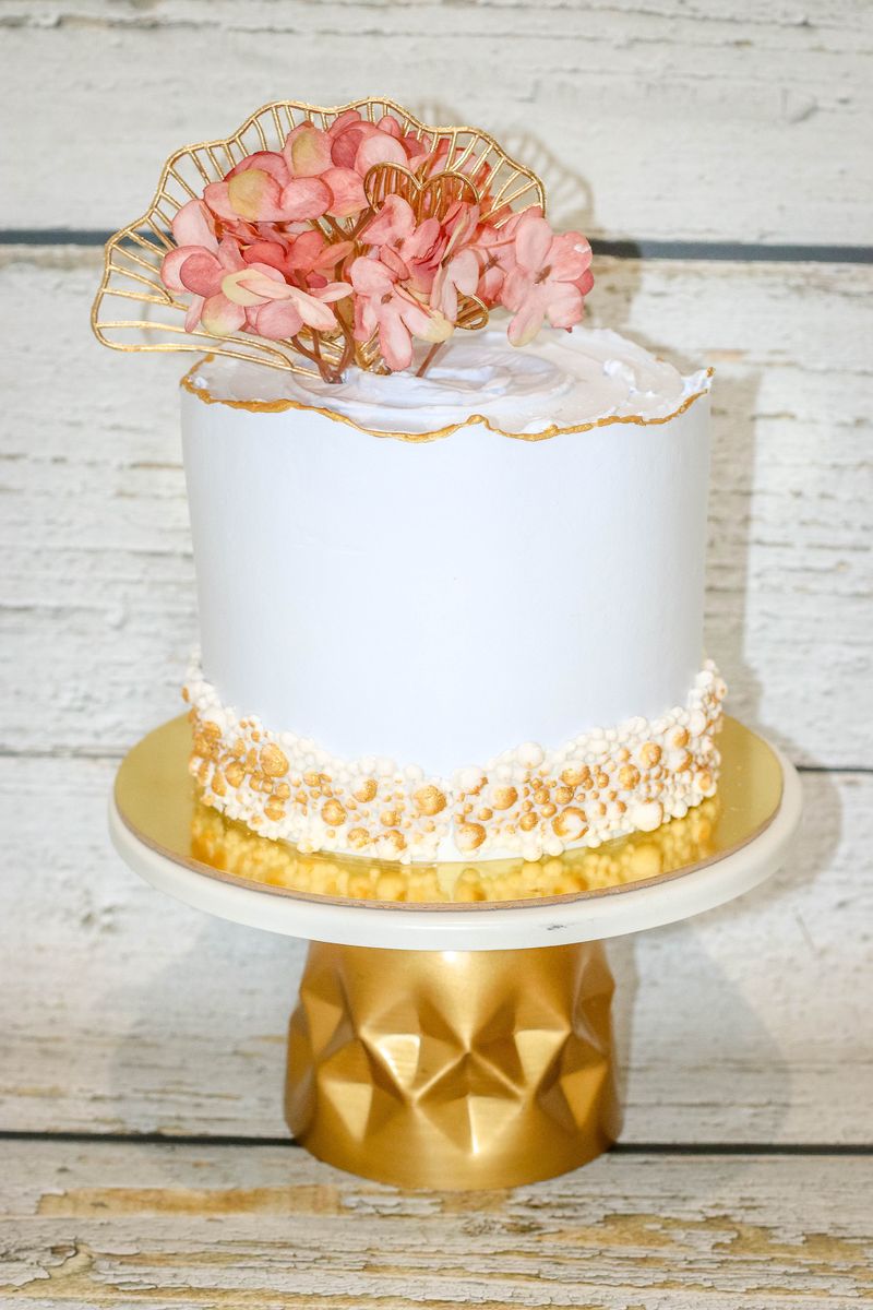 Creamy Delight Cake Creation
