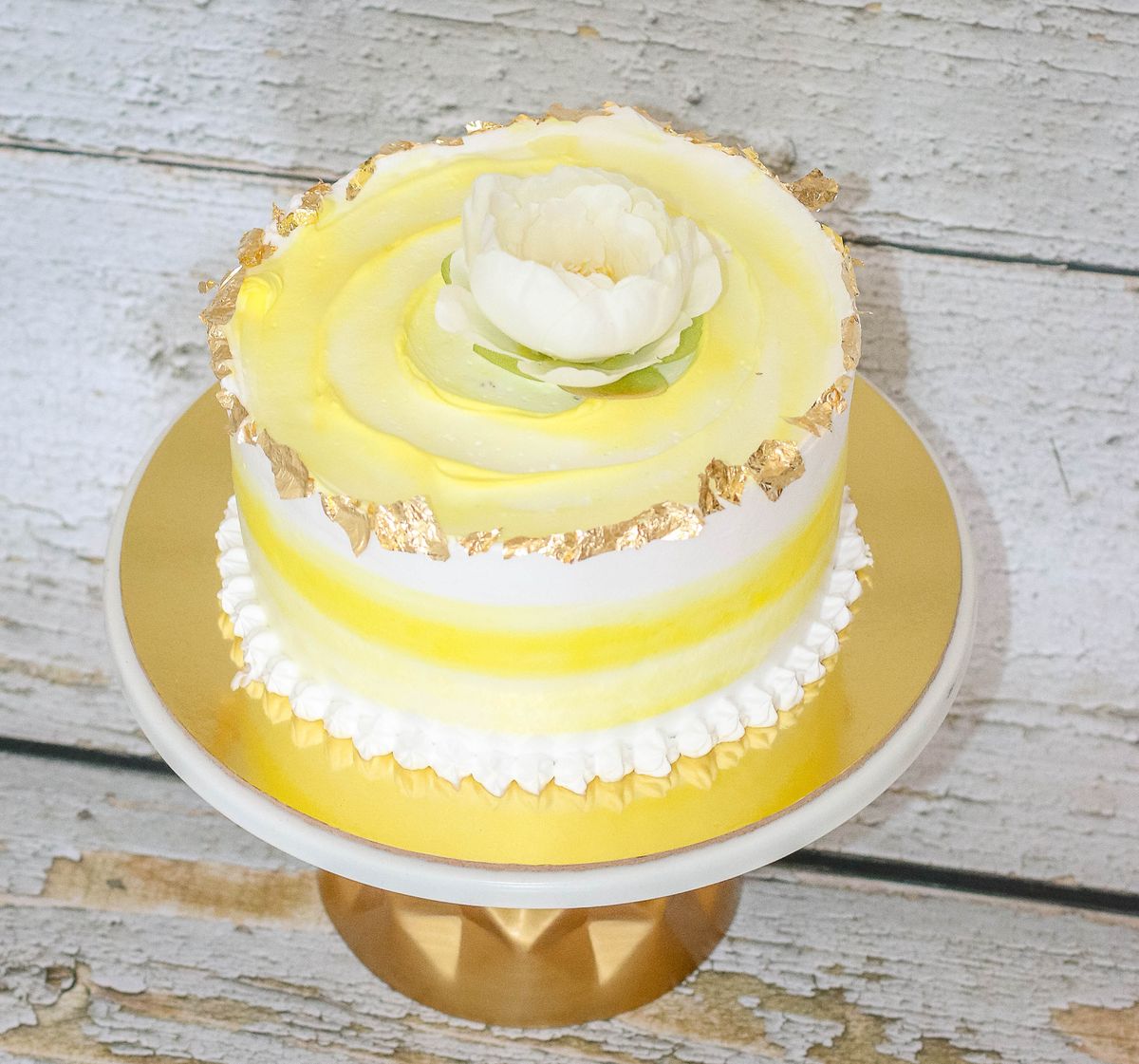 Creamy Delight Cake Creation