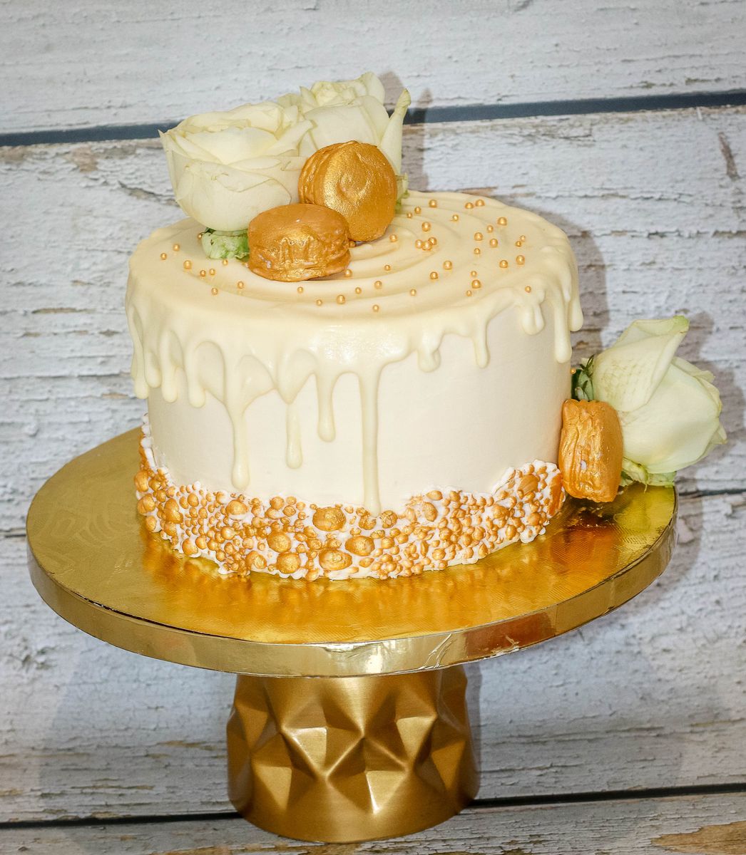Creamy Delight Cake Creation