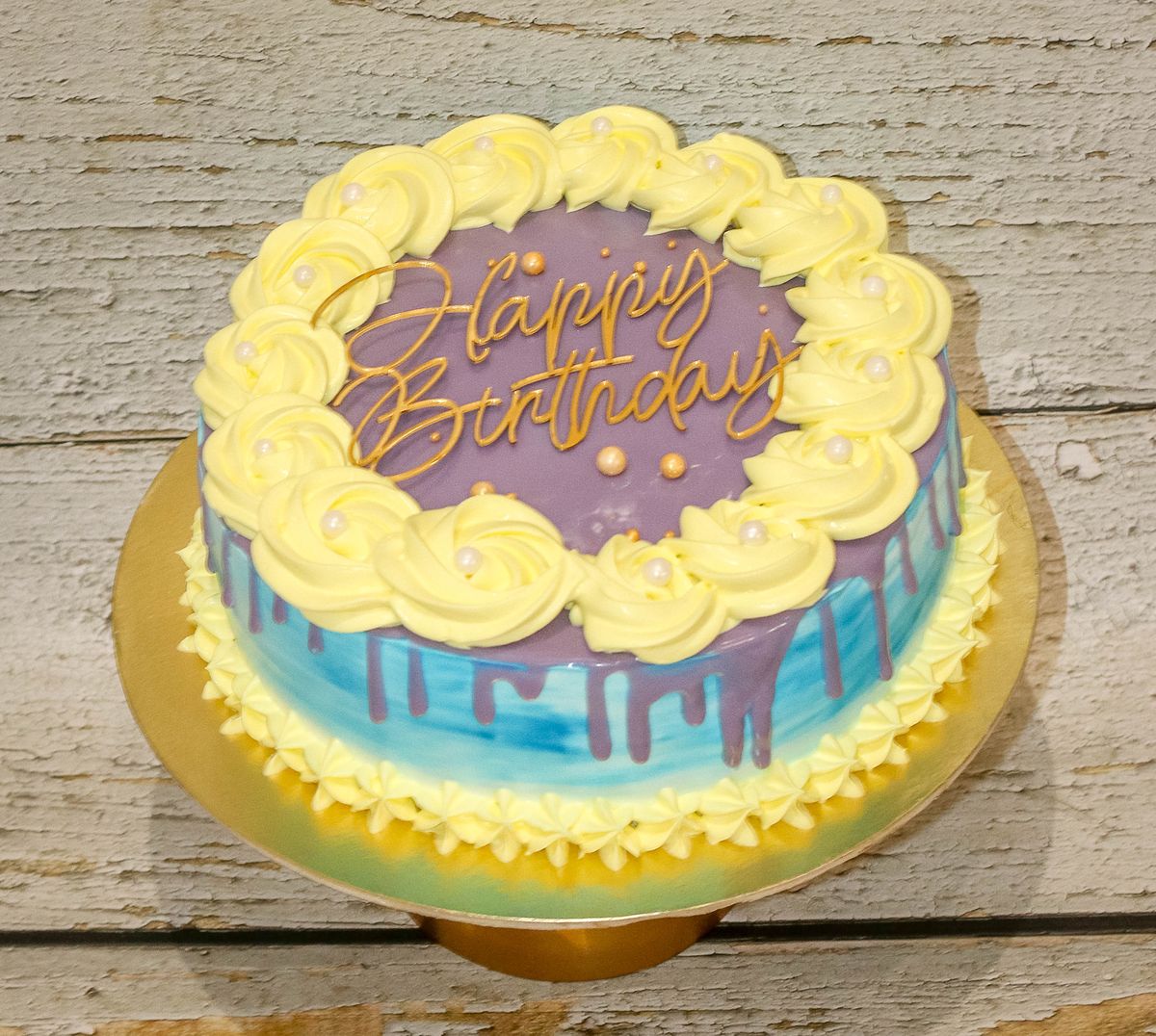 Creamy Delight Cake Creation