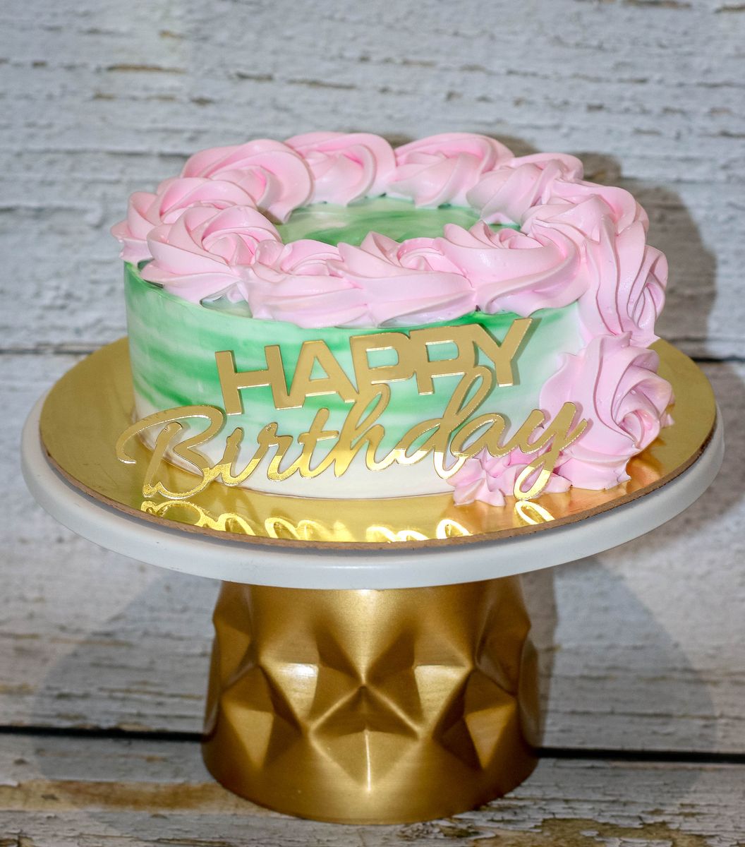 Creamy Delight Cake Creation