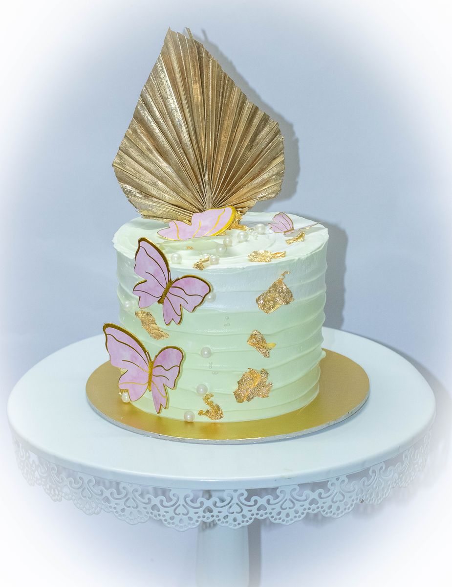 Creamy Delight Cake Creation
