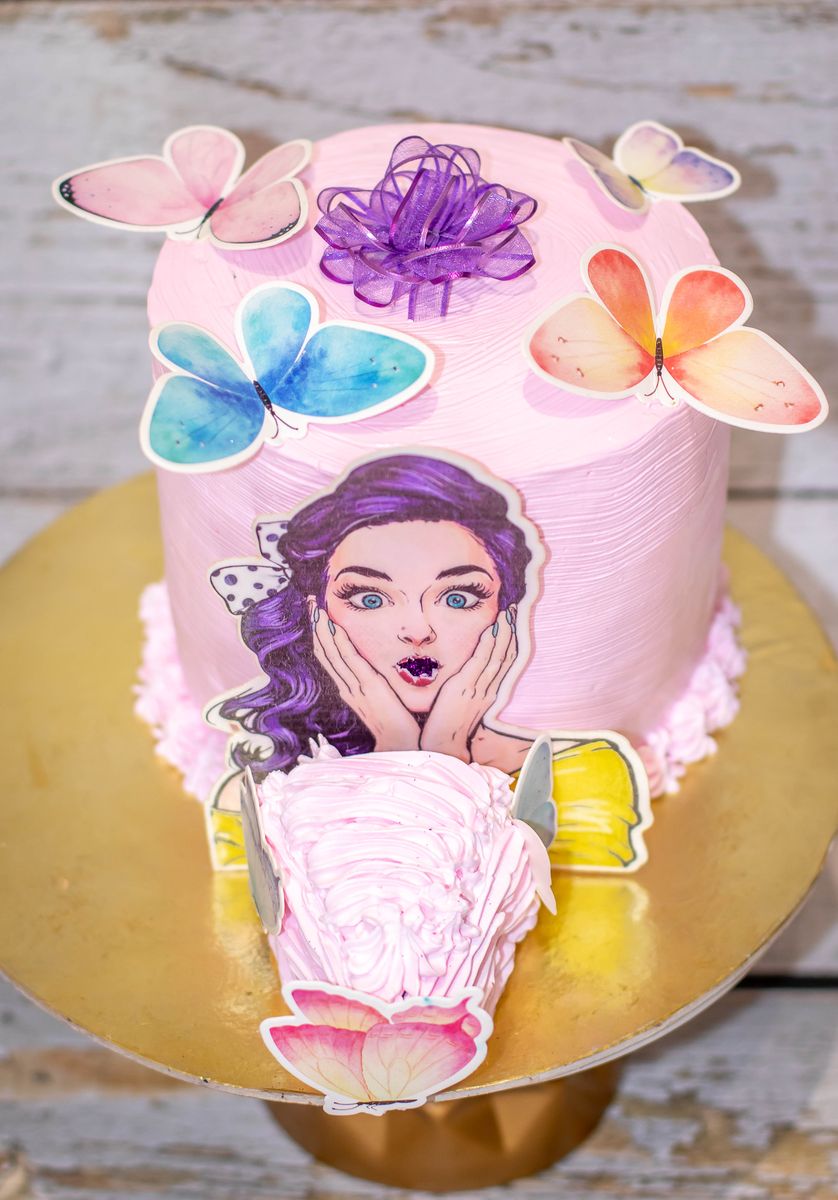 Creamy Delight Cake Creation
