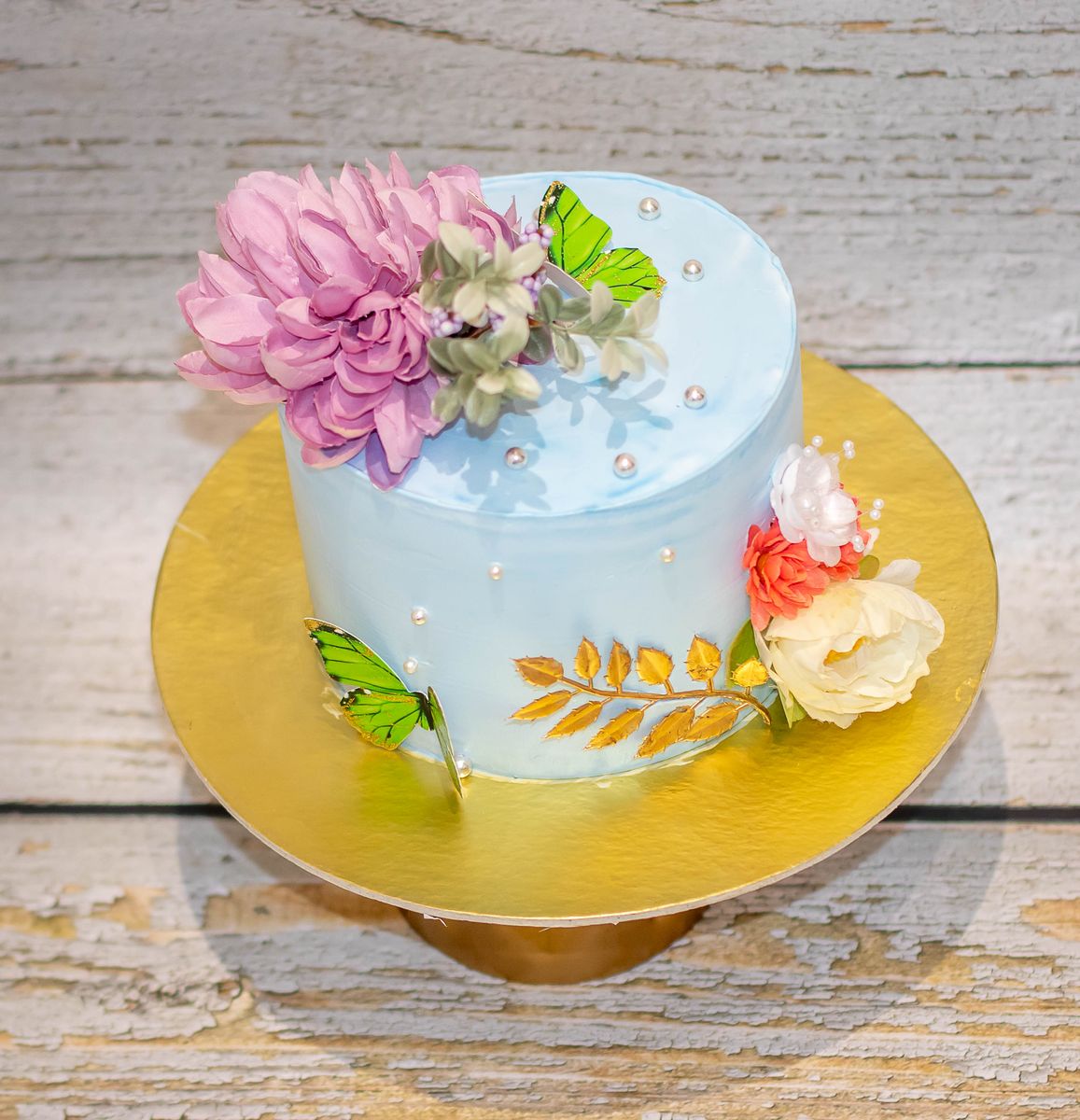Creamy Delight Cake Creation