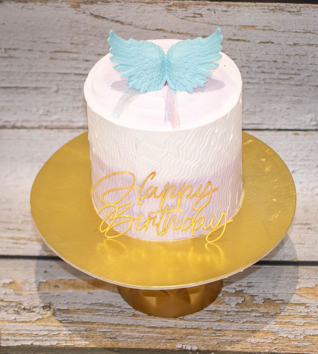 Creamy Delight Cake Creation