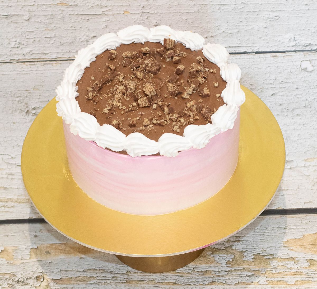Creamy Delight Cake Creation