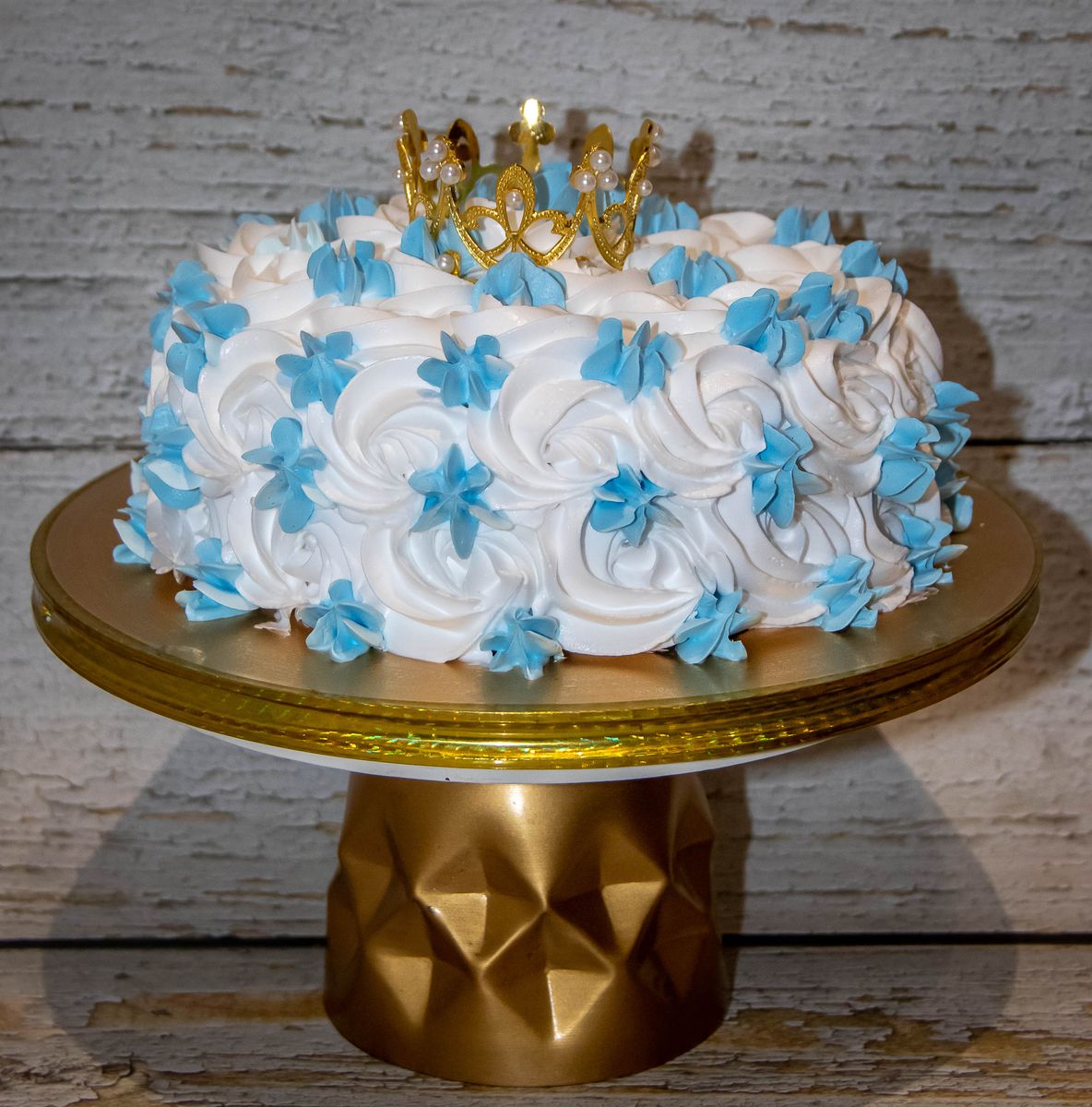 Creamy Delight Cake Creation