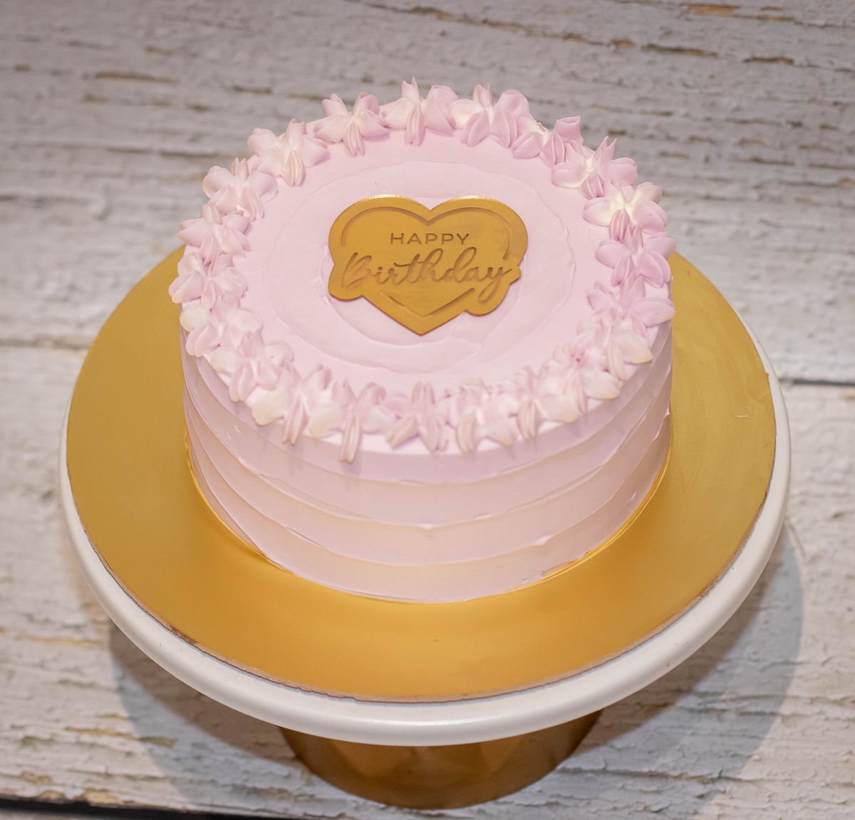 Creamy Delight Cake Creation