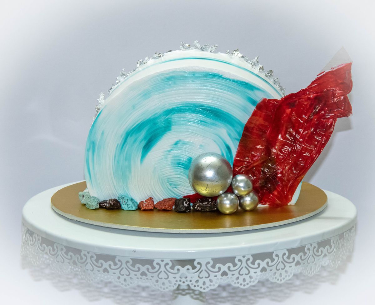 Creamy Delight Cake Creation