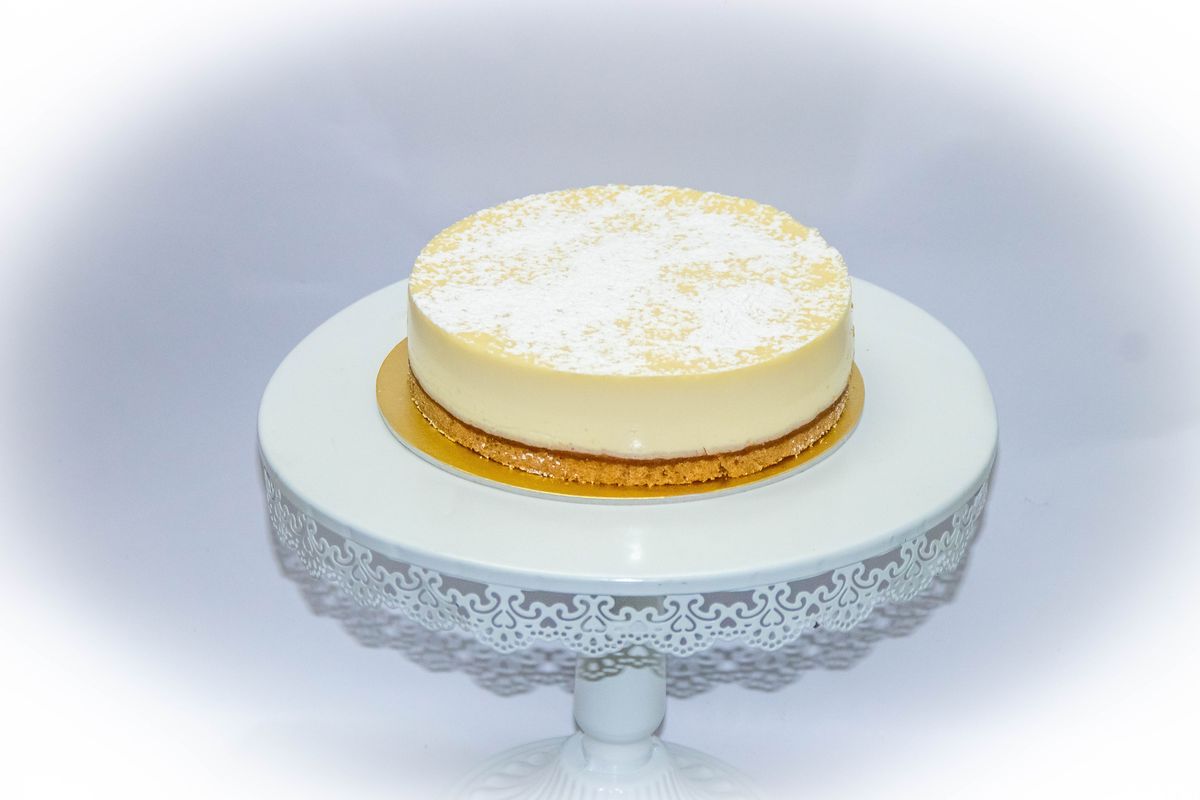 Creamy Delight Cake Creation
