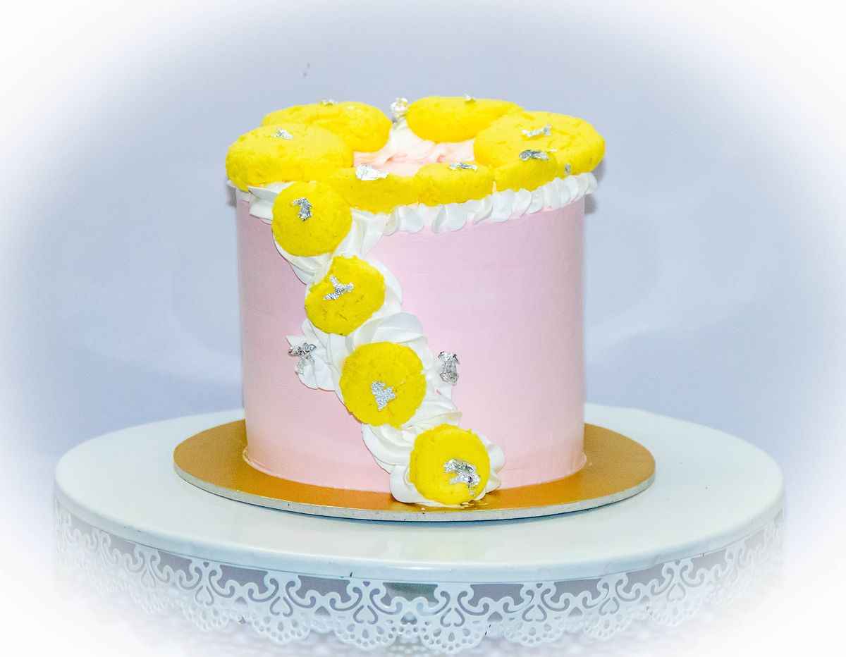 Creamy Delight Cake Creation