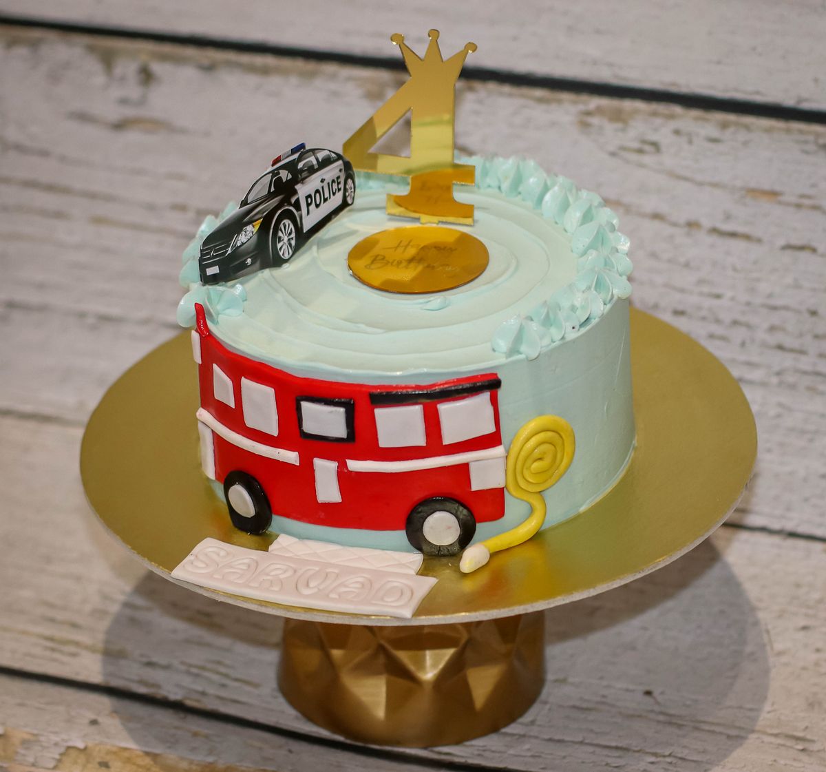 Creamy Delight Cake Creation