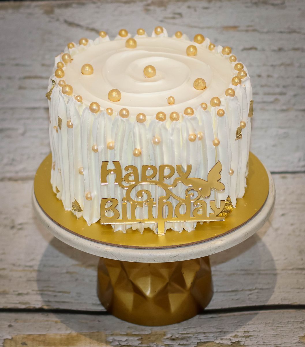Creamy Delight Cake Creation