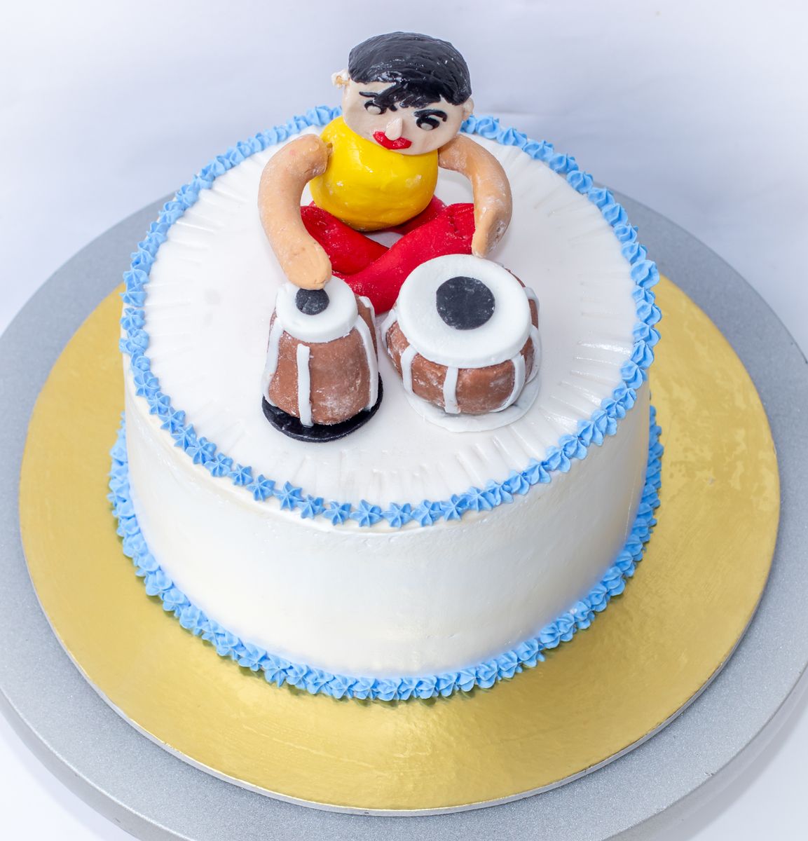 Creamy Delight Cake Creation