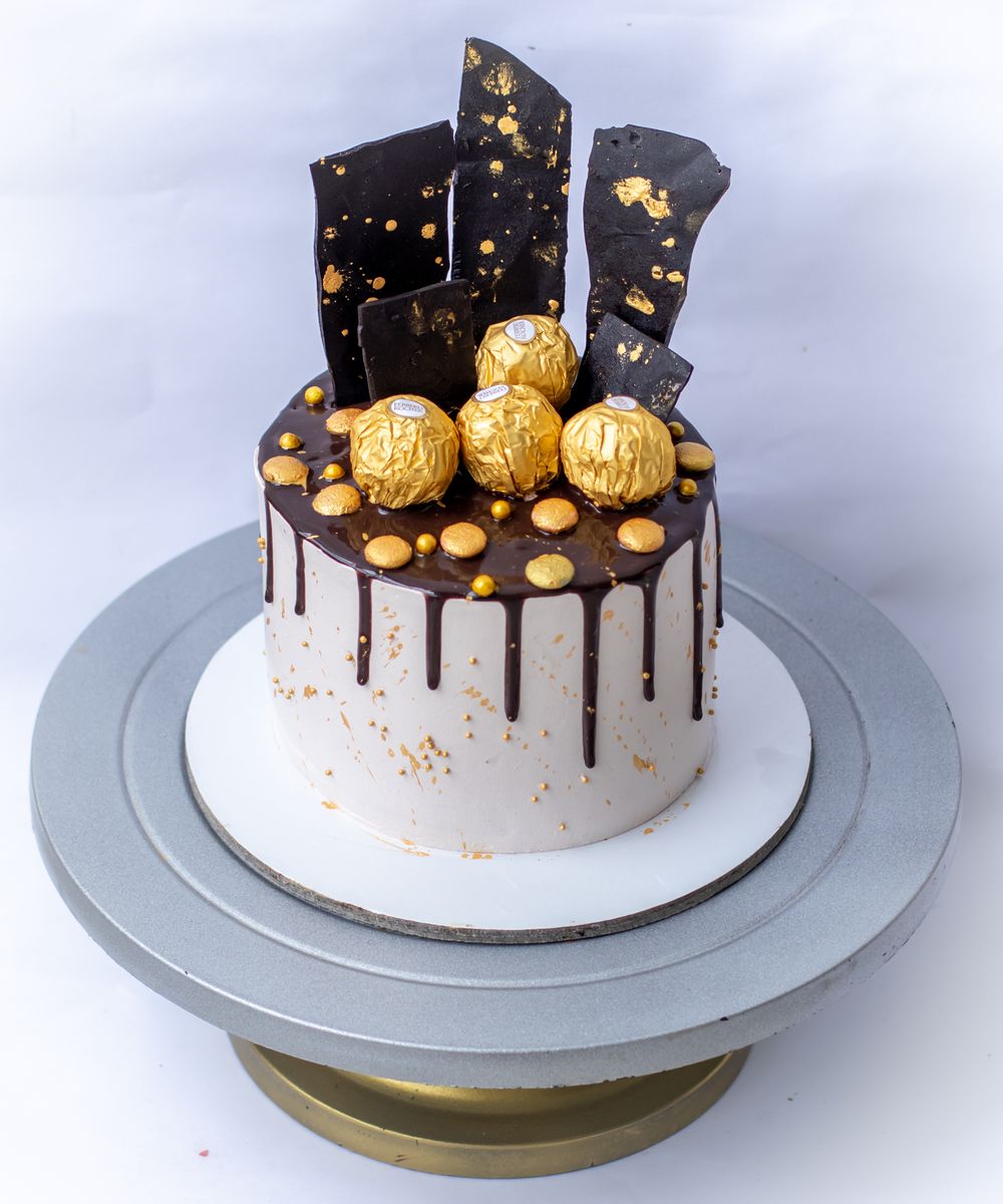 Creamy Delight Cake Creation