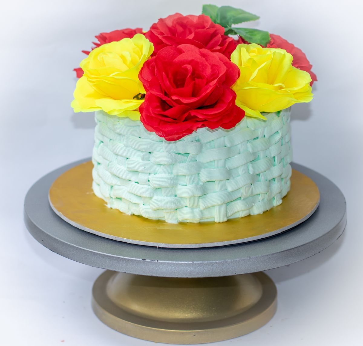 Creamy Delight Cake Creation