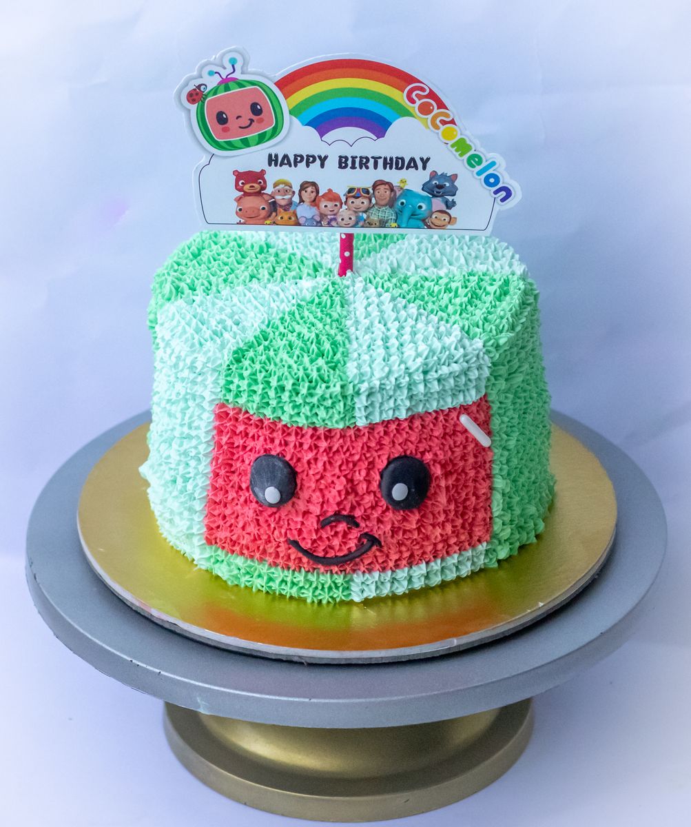 Creamy Delight Cake Creation