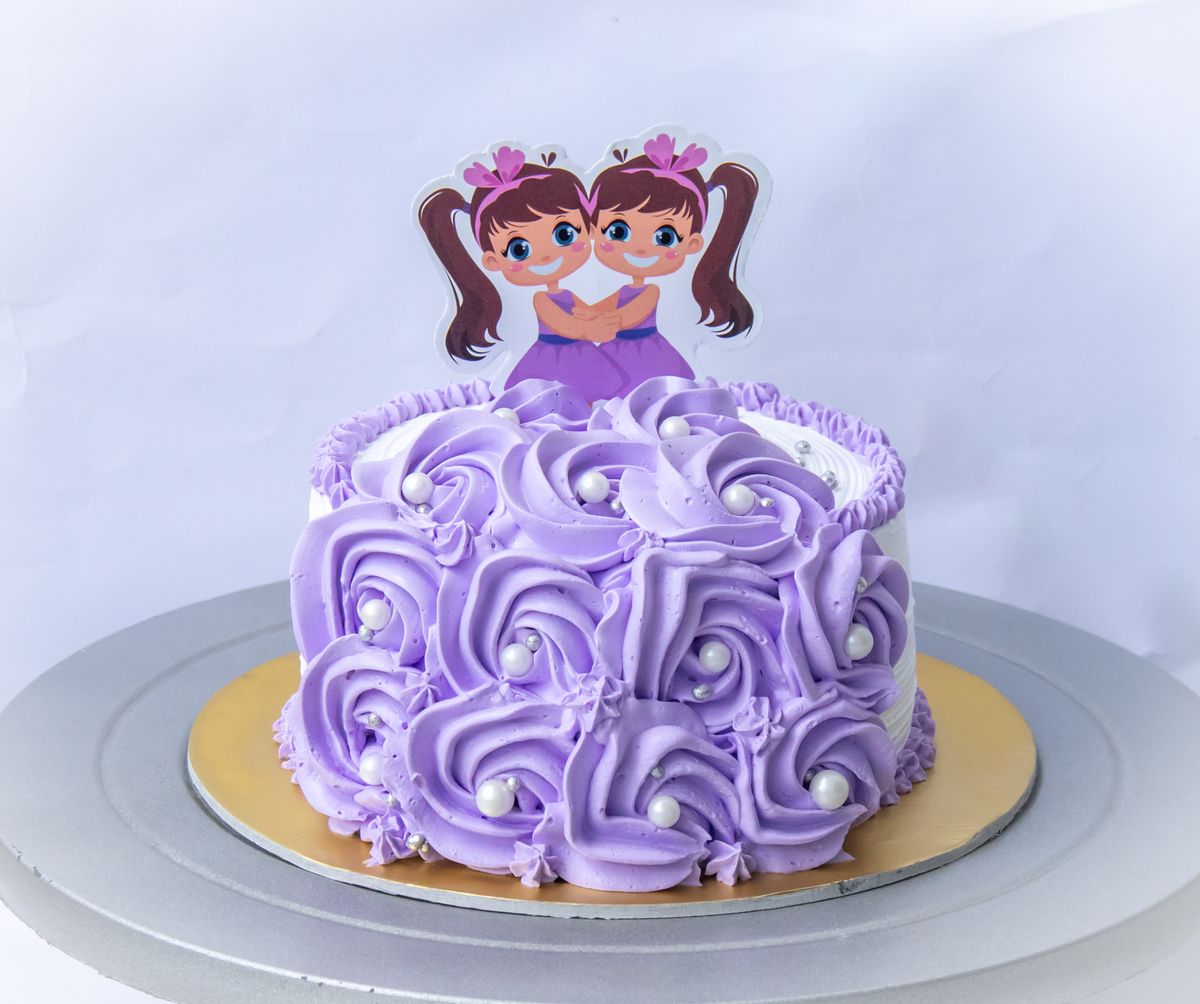 Creamy Delight Cake Creation