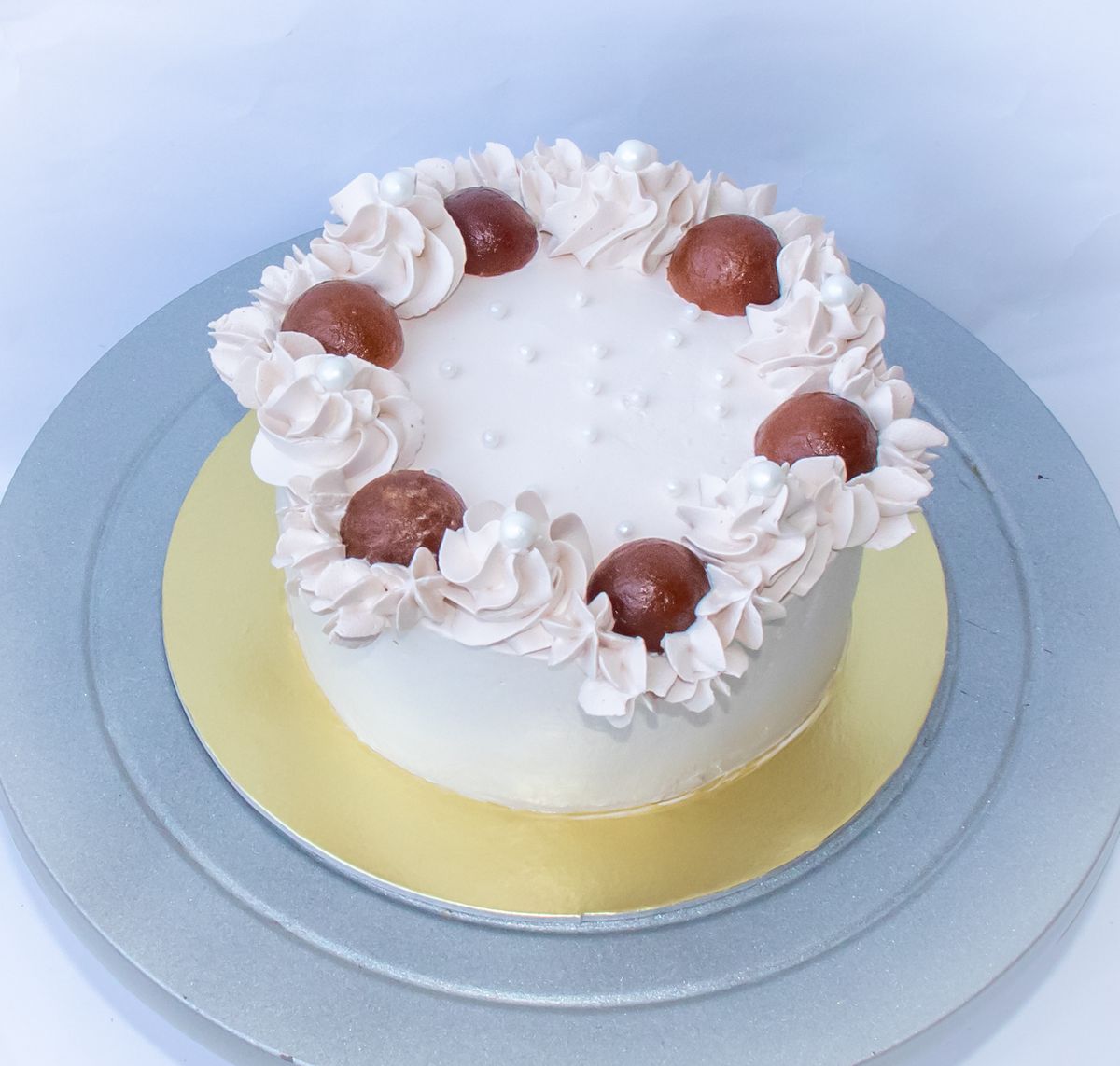 Creamy Delight Cake Creation