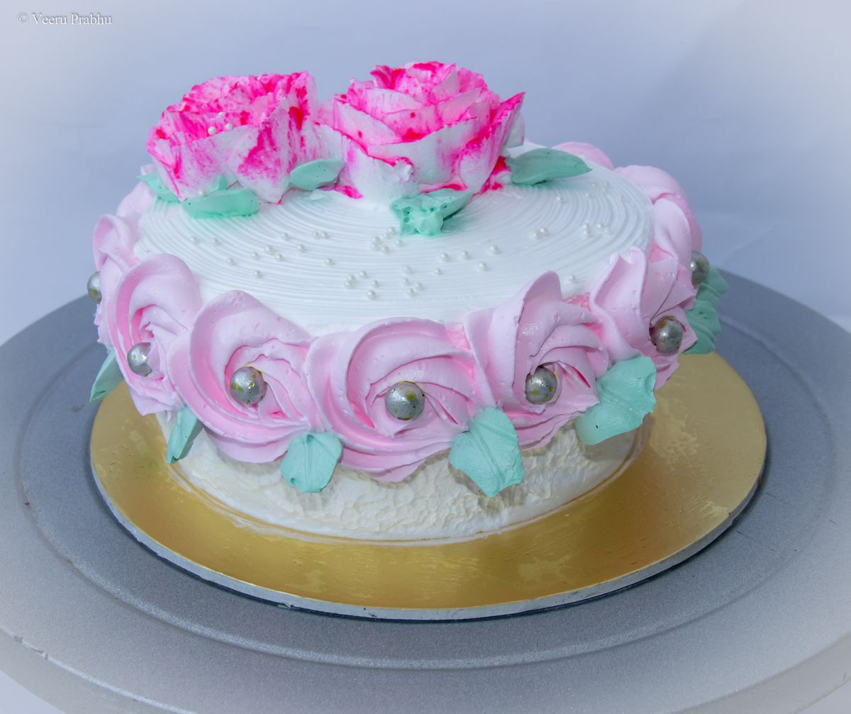 Creamy Delight Cake Creation
