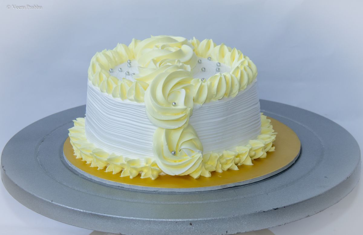 Creamy Delight Cake Creation